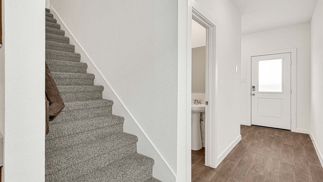 Spacious, unfurnished interior of a new home in Holly Ridge, Rosenberg (Image 17).