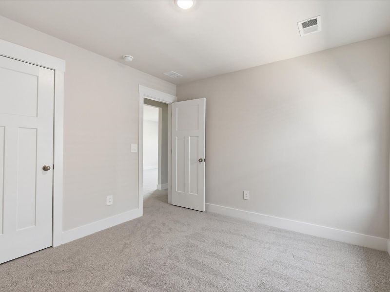 Spacious, unfurnished interior of a new home in Crossing at Abner Creek, Greer (Image 18).