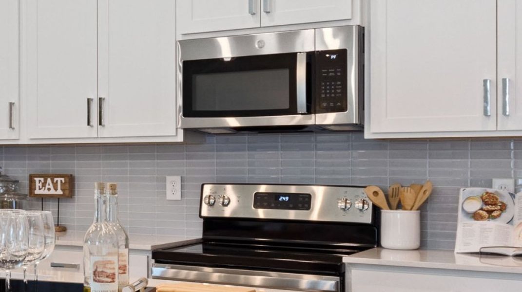 Timbers Sophia EI kitchen smoothtoprange microwaveoverrange F1 Timbers Sophia EI kitchen smoothtoprange microwaveoverrange F1