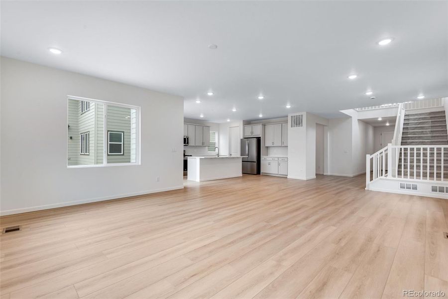 Spacious, unfurnished interior of a new home in Reunion, Commerce City (Image 37).