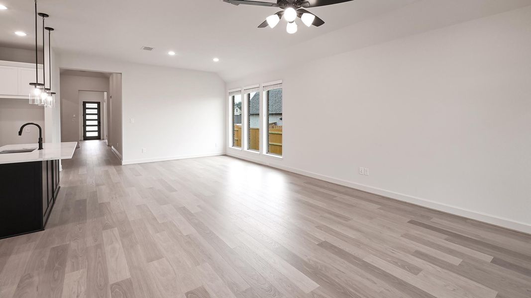 Spacious, unfurnished interior of a new home in 6 Creeks, Kyle (Image 23).