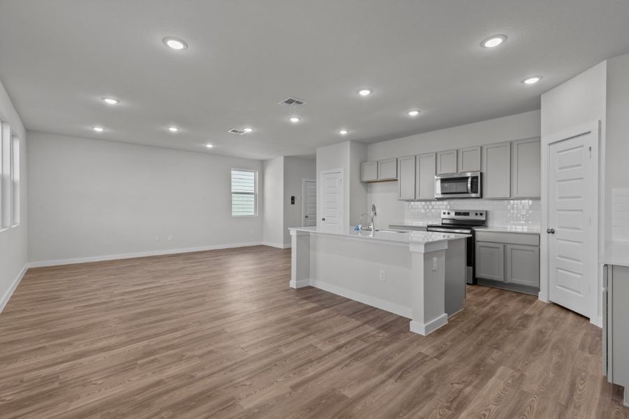 A kitchen with white cabinets.