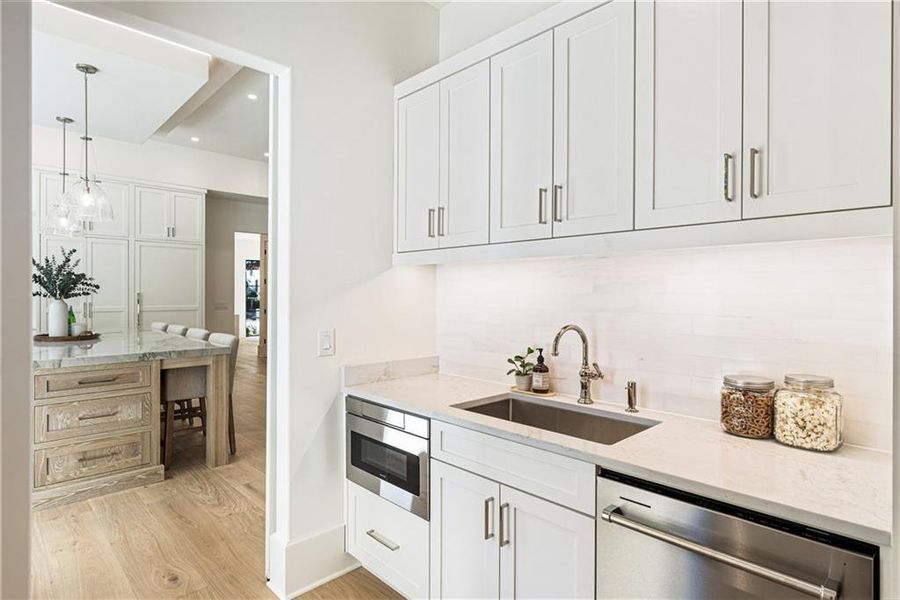 Furnished interior view inside a new home in , Alpharetta (Image 68).