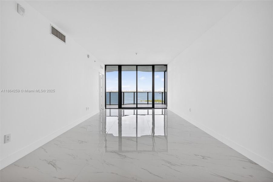 Spacious, unfurnished interior of a new home in Aria Reserve, Miami (Image 24).