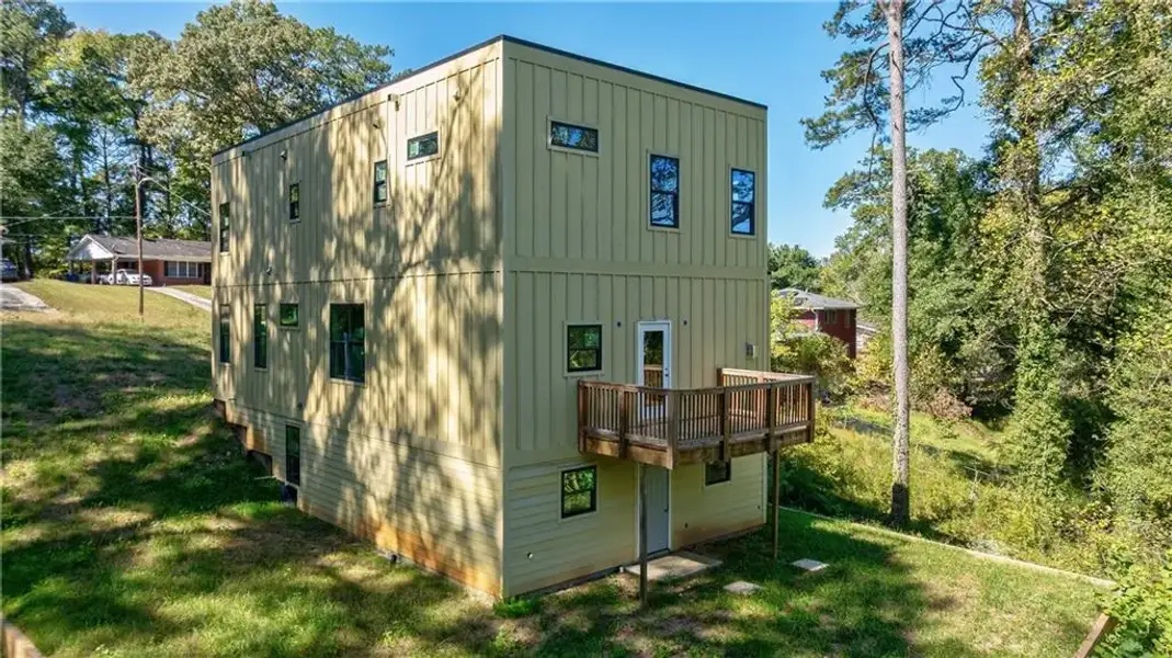 Exterior details and patio area of a home in , Hapeville (Image 13).
