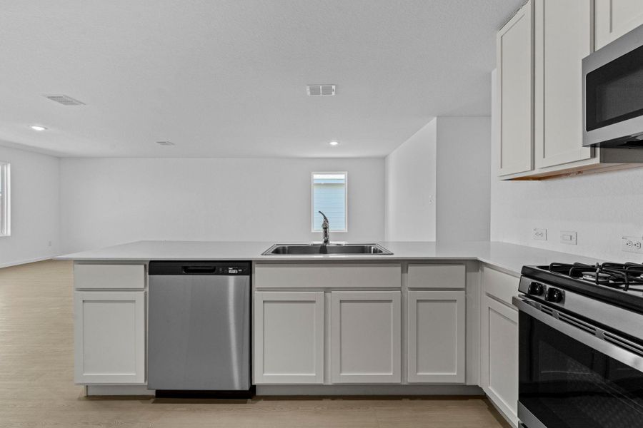 Furnished interior view inside a new home in Friendship Oaks, Fredericksburg (Image 4).