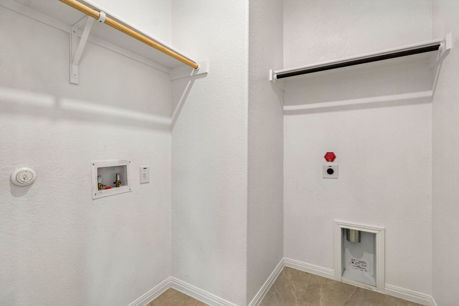 Spacious, unfurnished interior of a new home in Foxfield, Austin (Image 15). Spacious, unfurnished interior of a new home in Foxfield, Austin (Image 15).