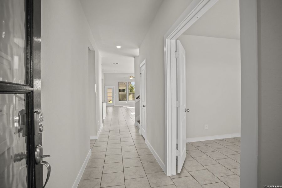 Spacious, unfurnished interior of a new home in Stillwater Ranch, San Antonio (Image 34).