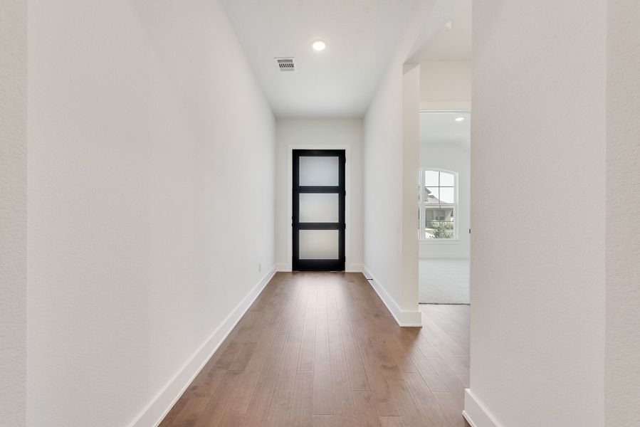 Spacious, unfurnished interior of a new home in Tavolo Park, Fort Worth (Image 18).