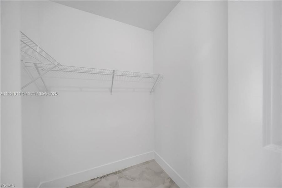 Spacious, unfurnished interior of a new home in , Lehigh Acres (Image 33).