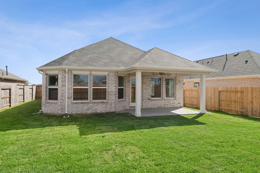 Exterior details and patio area of a home in Miller's Pond, Rosenberg (Image 3).