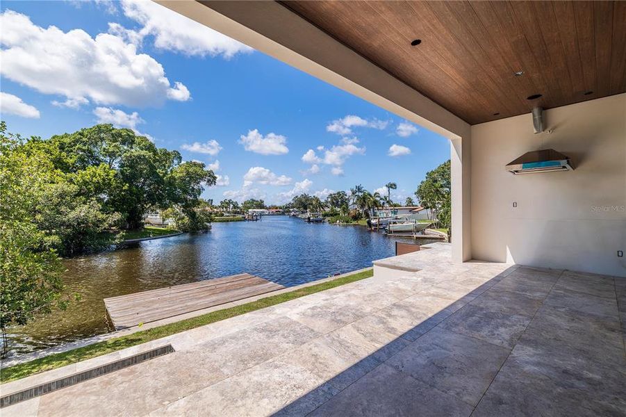 Exterior details and patio area of a home in , St. Petersburg (Image 3).