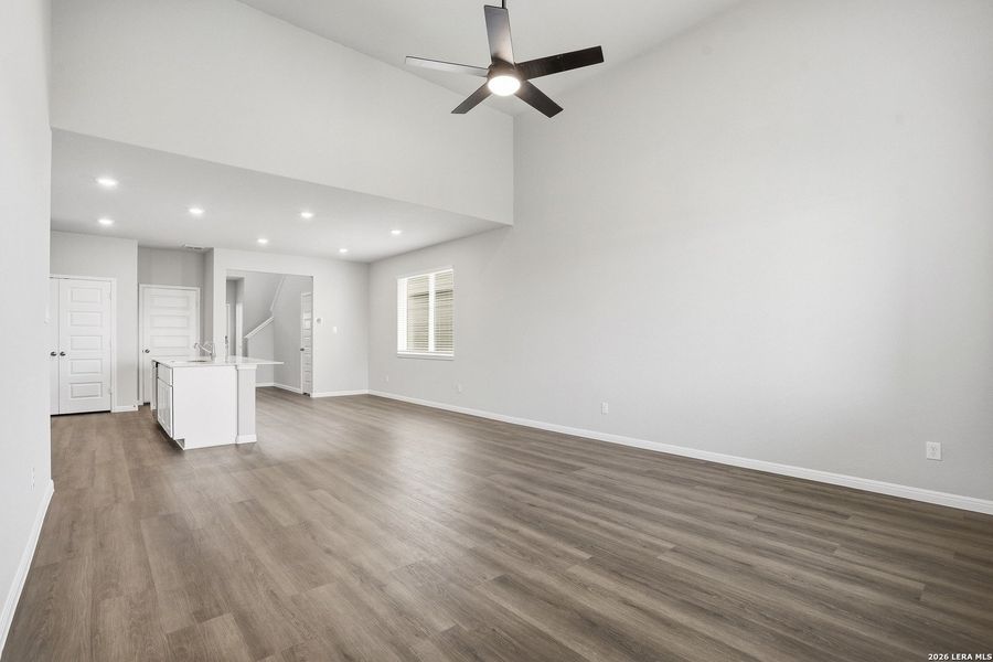 Spacious, unfurnished interior of a new home in Timber Creek, San Antonio (Image 30).