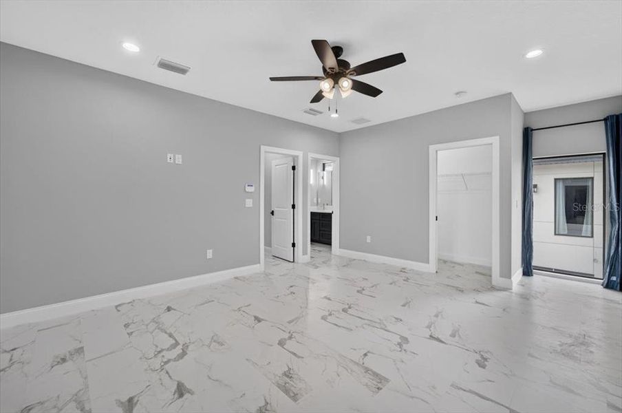 Spacious, unfurnished interior of a new home in , Tampa (Image 28).