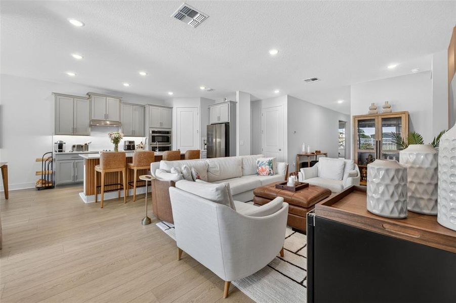 Furnished interior view inside a new home in , Winter Garden (Image 20).