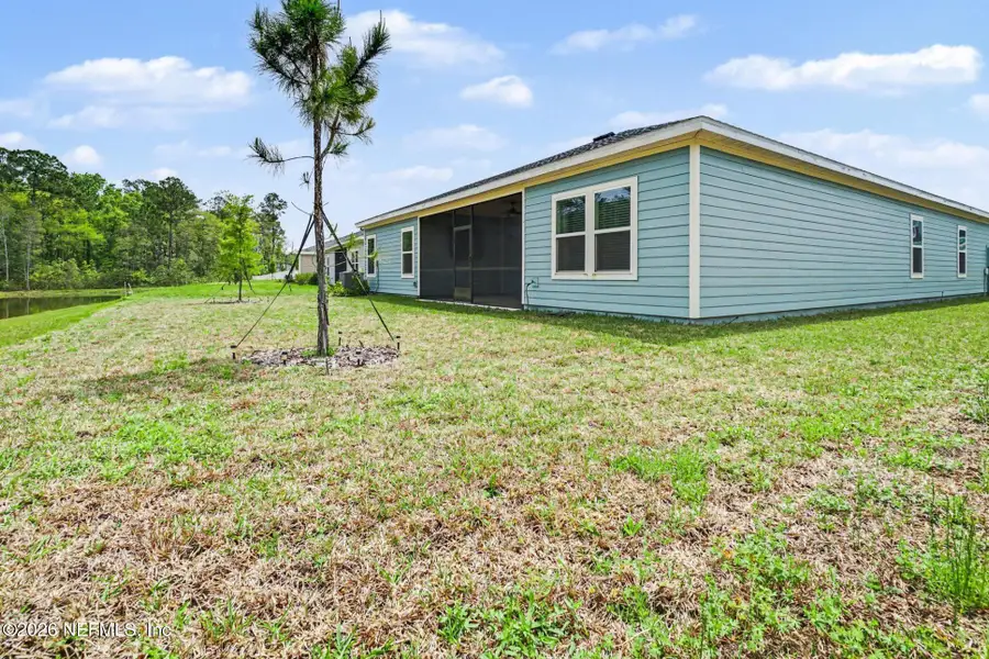 Exterior details and patio area of a home in Seaton Creek, Jacksonville (Image 3).