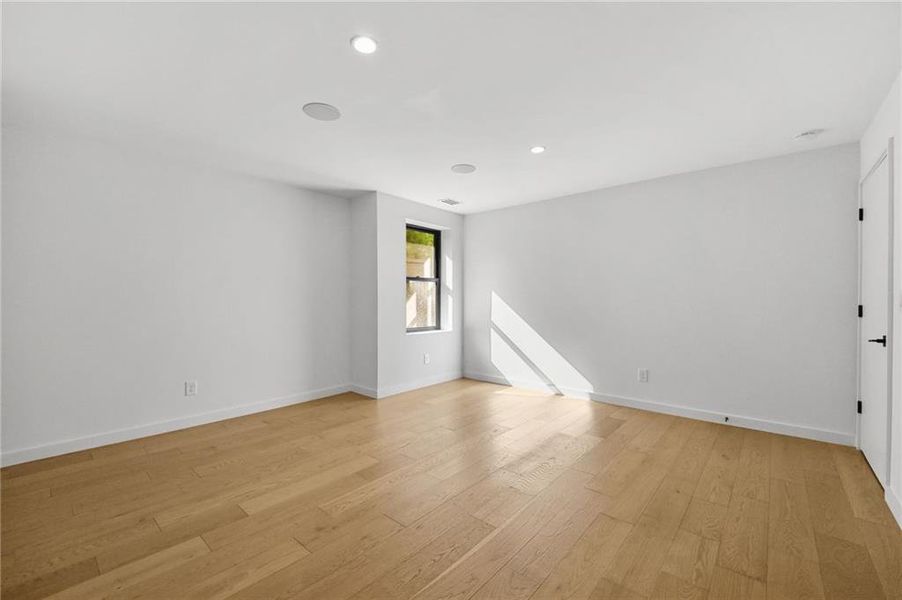 Spacious, unfurnished interior of a new home in , Atlanta (Image 60).