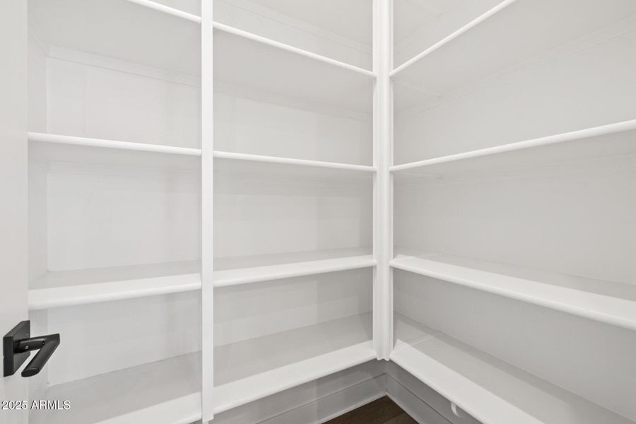 29)PANTRY