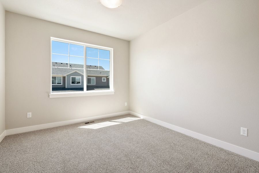 Spacious, unfurnished interior of a new home in The Lakes at Centerra, Loveland (Image 16).