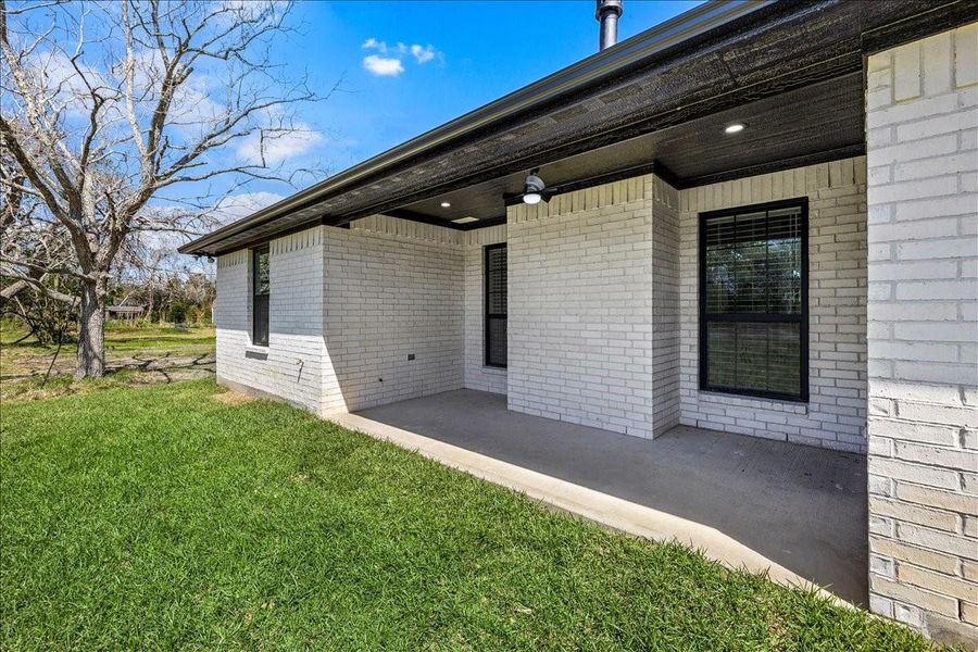 Exterior details and patio area of a home in , Santa Fe (Image 3). Exterior details and patio area of a home in , Santa Fe (Image 3).