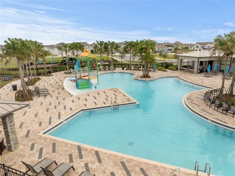 Community amenities in , Groveland (Image 64).