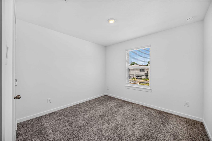 Spacious, unfurnished interior of a new home in Mansfield Park, Houston (Image 23).