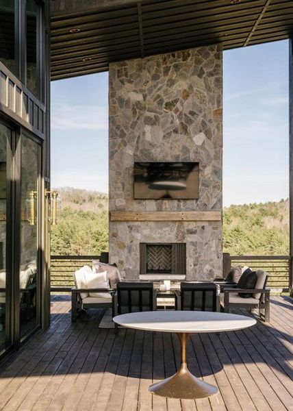 Exterior details and patio area of a home in , Mineral Bluff (Image 29).