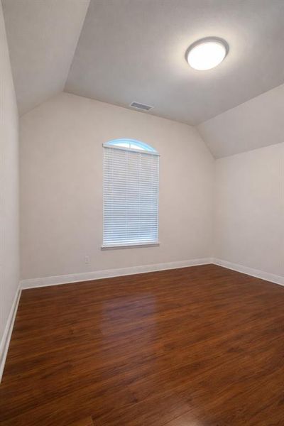 Spacious, unfurnished interior of a new home in , Fate (Image 14).