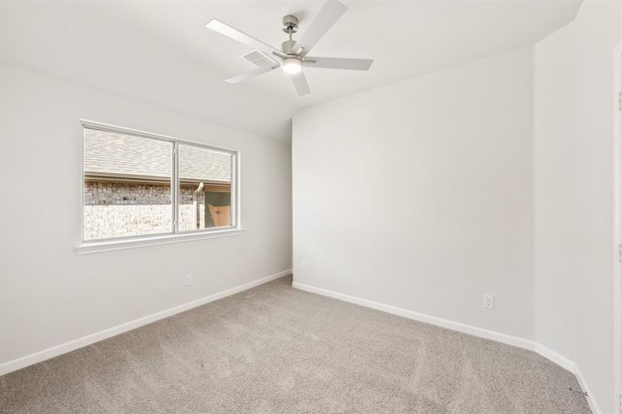 Spacious, unfurnished interior of a new home in Eagle Glen Elements, Alvarado (Image 32).