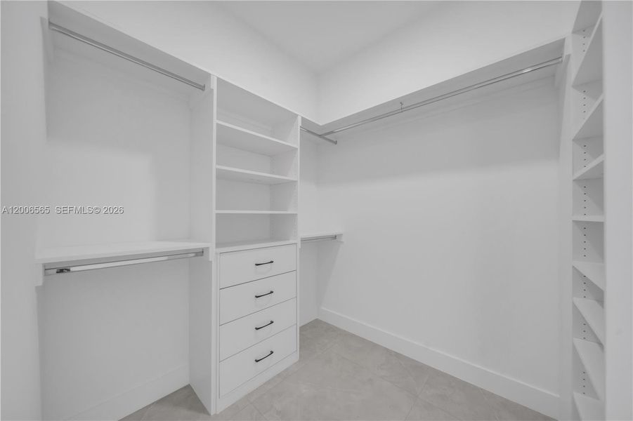 Image 33 of a home in .