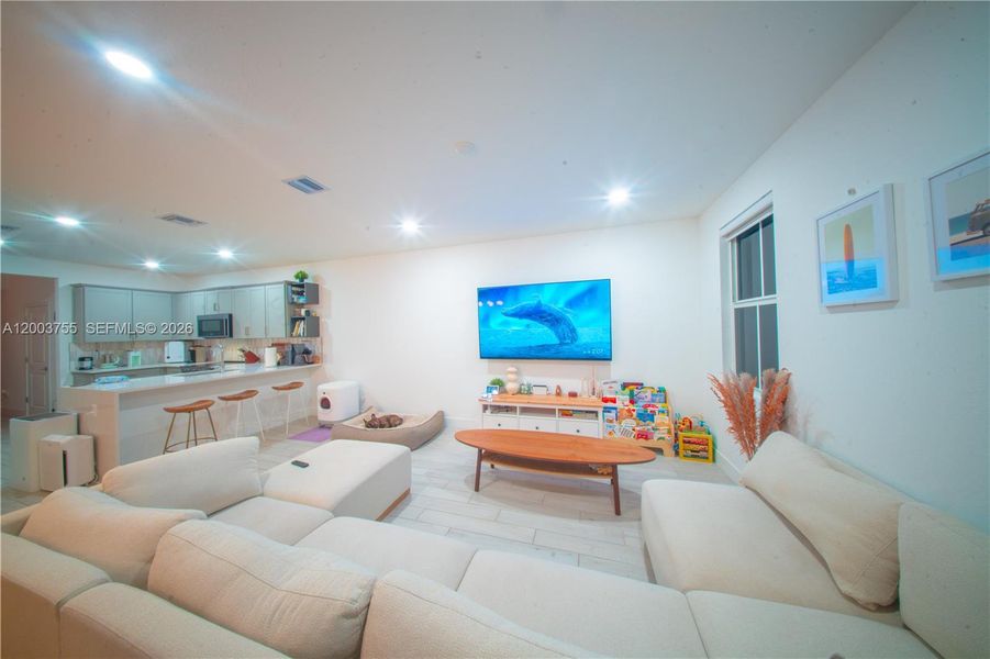 Furnished interior view inside a new home in , Pembroke Pines (Image 32).