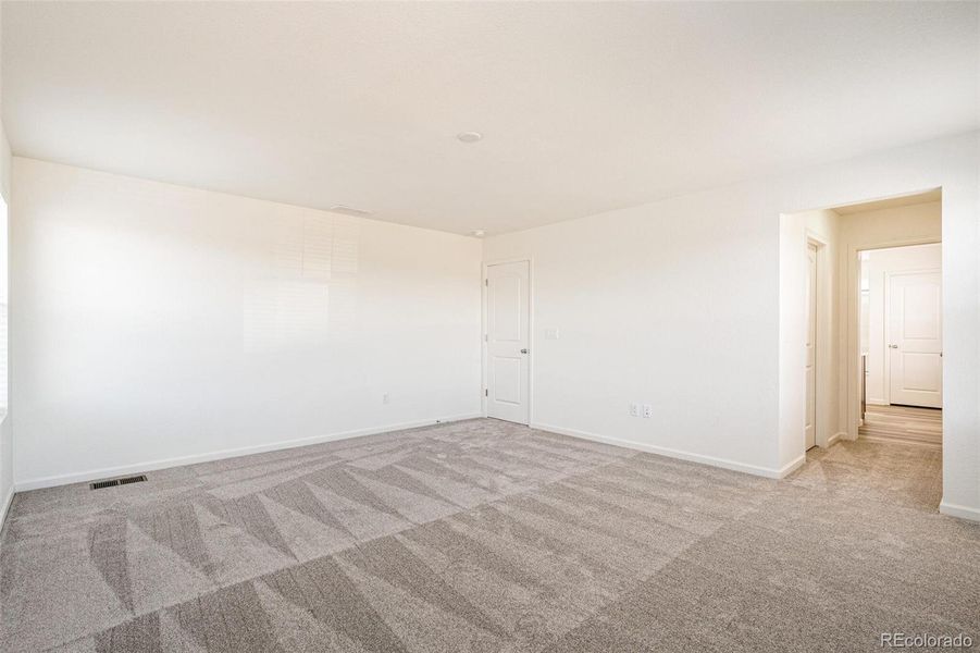 Spacious, unfurnished interior of a new home in Farmlore, Brighton (Image 27).