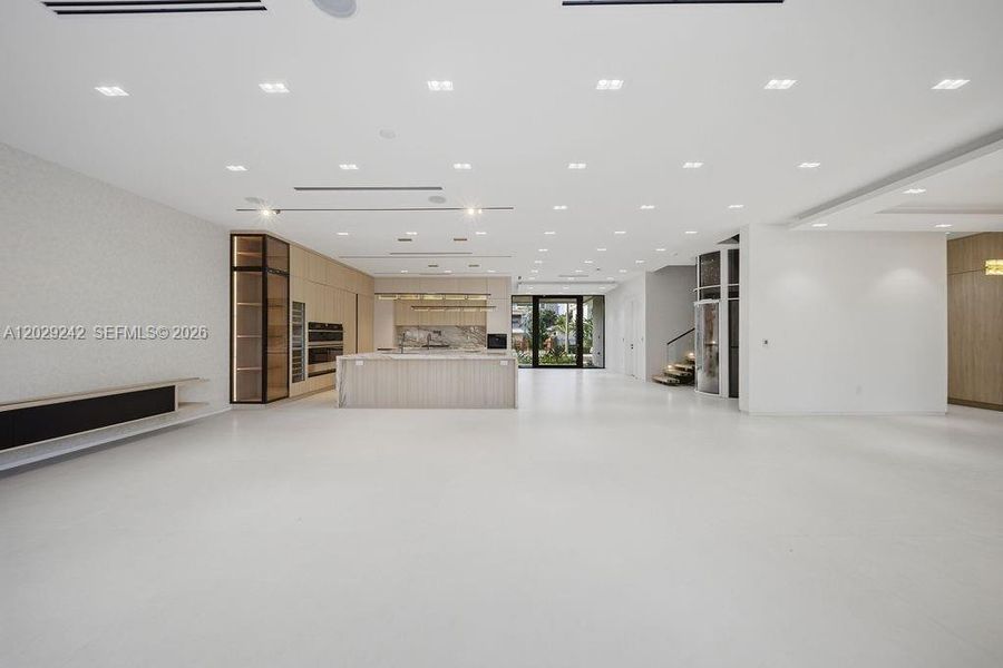Spacious, unfurnished interior of a new home in , Fort Lauderdale (Image 22).