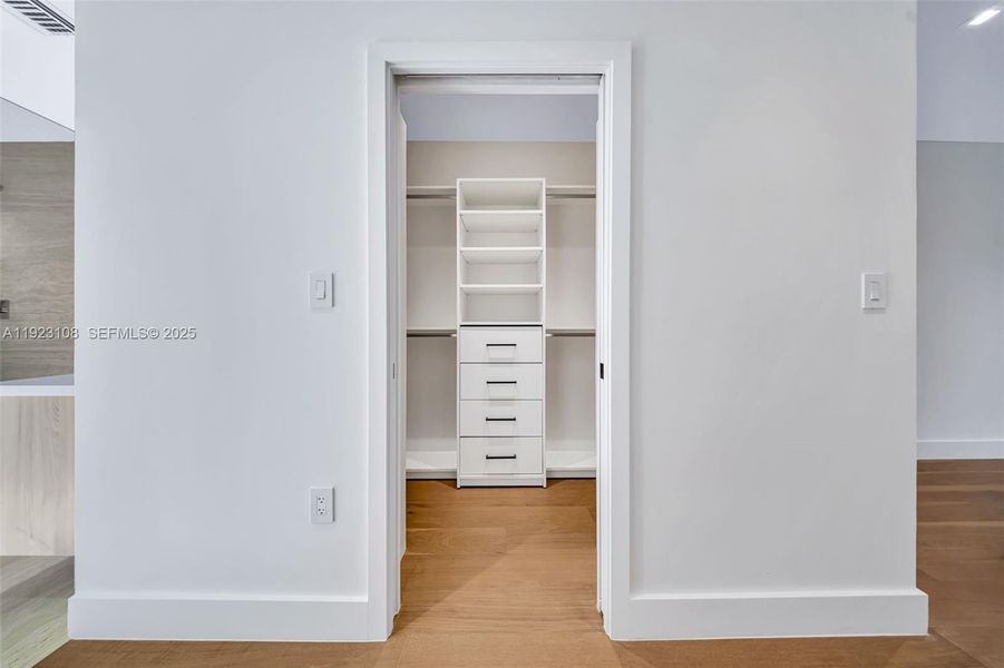 Spacious, unfurnished interior of a new home in , Miami (Image 48).