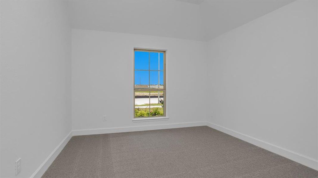 Spacious, unfurnished interior of a new home in Valencia 70', Manvel (Image 12).