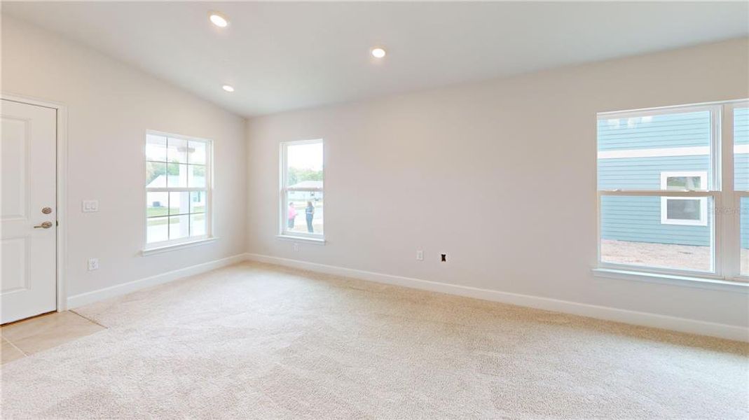 Spacious, unfurnished interior of a new home in Rolling Hills, Bell (Image 10).