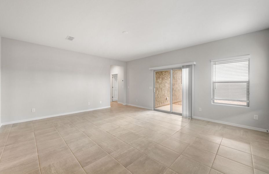 Spacious, unfurnished interior of a new home in El Cidro, Goodyear (Image 20).