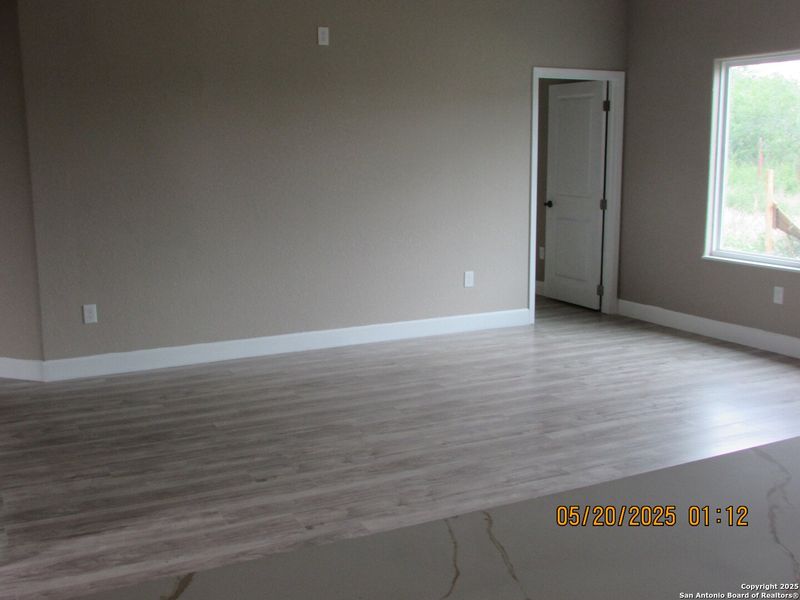 Spacious, unfurnished interior of a new home in , San Antonio (Image 11).