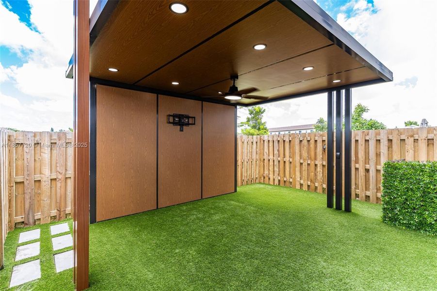 Spacious, unfurnished interior of a new home in , Miami (Image 13).