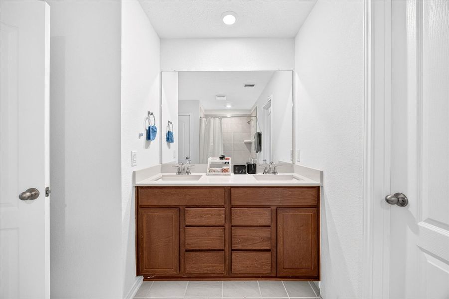 Furnished interior view inside a new home in , Katy (Image 6).