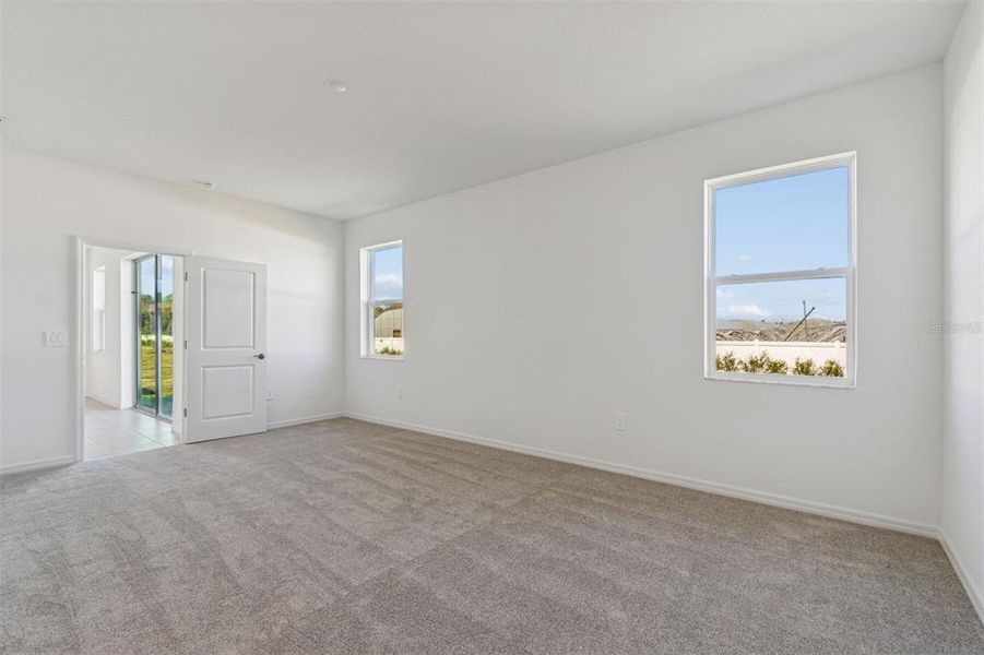 Spacious, unfurnished interior of a new home in Southpointe, Palmetto (Image 18).