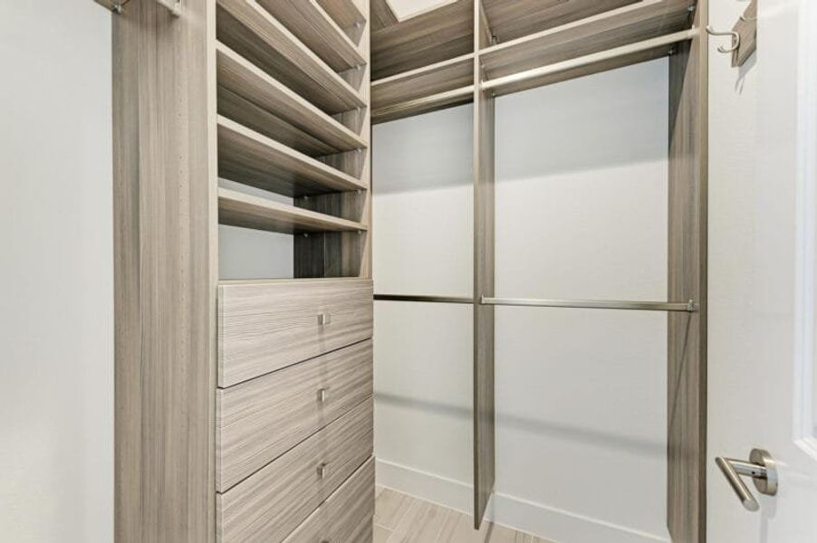 Representative interior finishes for a home built from the Bermuda by Medallion Home in The Willows, Parrish (Image 22). Representative interior finishes for a home built from the Bermuda by Medallion Home in The Willows, Parrish (Image 22).
