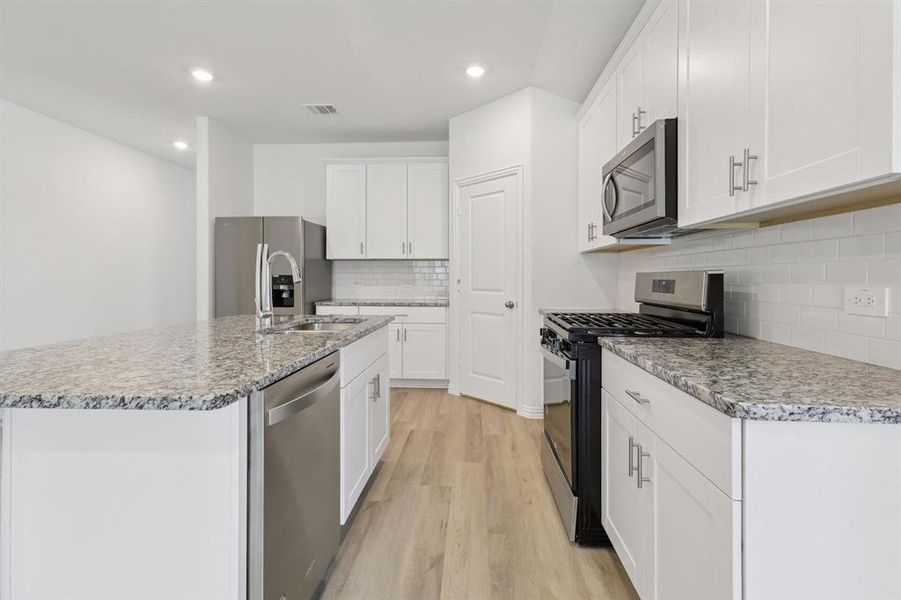 Photo is not of the actual home, but is an inspirational photo of builder’s model home and may depict options, furnishings, and/or decorator features that are not included. Photo is not of the actual home, but is an inspirational photo of builder’s model home and may depict options, furnishings, and/or decorator features that are not included.