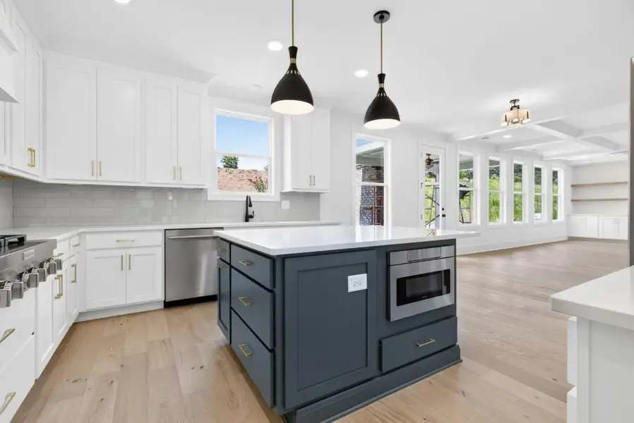 Furnished interior view inside a new home in Livingstone Park, Kennesaw (Image 9).