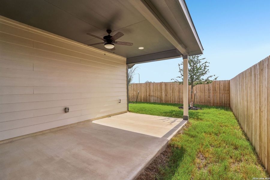 Exterior details and patio area of a home in Thomas Pond, San Antonio (Image 29).