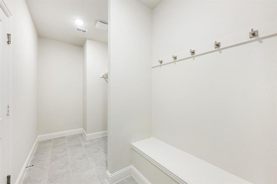 Spacious, unfurnished interior of a new home in Star Ranch, Godley (Image 18).