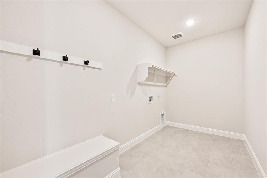 Spacious, unfurnished interior of a new home in Willow Wood, McKinney (Image 35). Spacious, unfurnished interior of a new home in Willow Wood, McKinney (Image 35).
