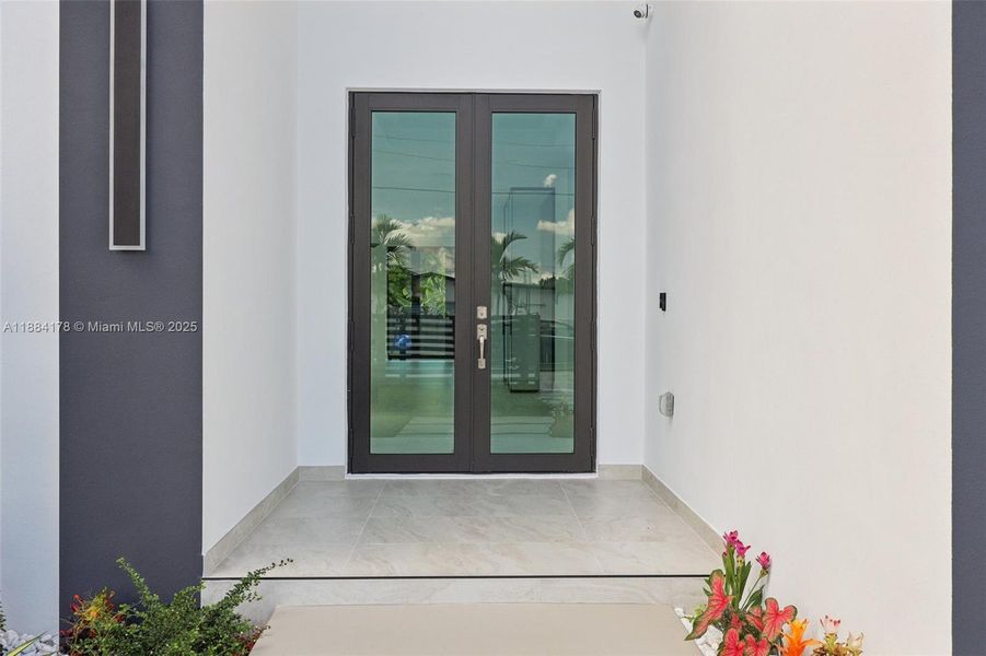 Exterior details and patio area of a home in , Miami (Image 12).