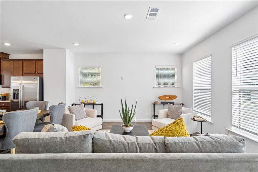 Furnished interior view inside a new home in Rosewood Farm, Lawrenceville (Image 16).