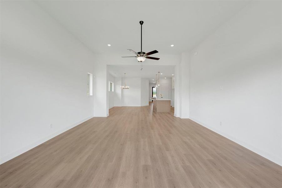 Spacious, unfurnished interior of a new home in Sandbrock Ranch, Aubrey (Image 24).